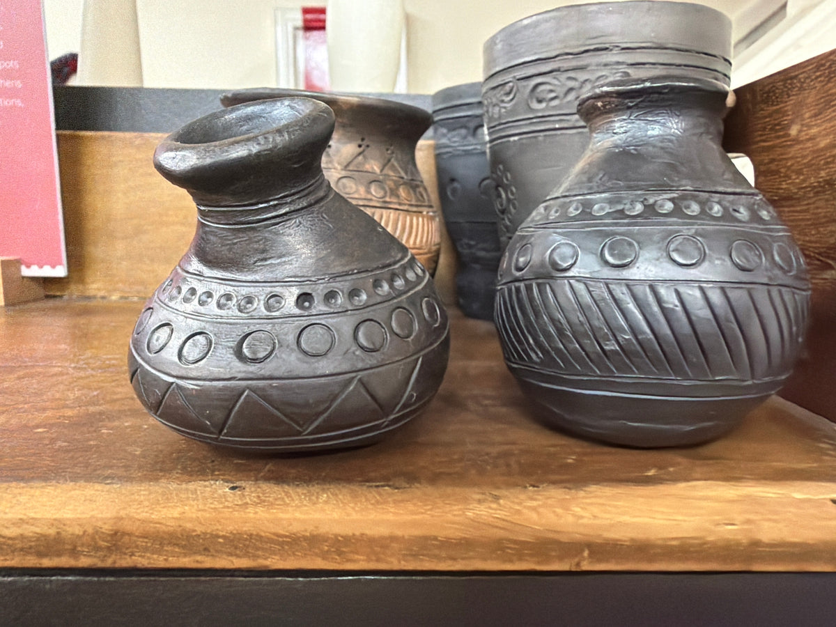 Black pottery Round Pot