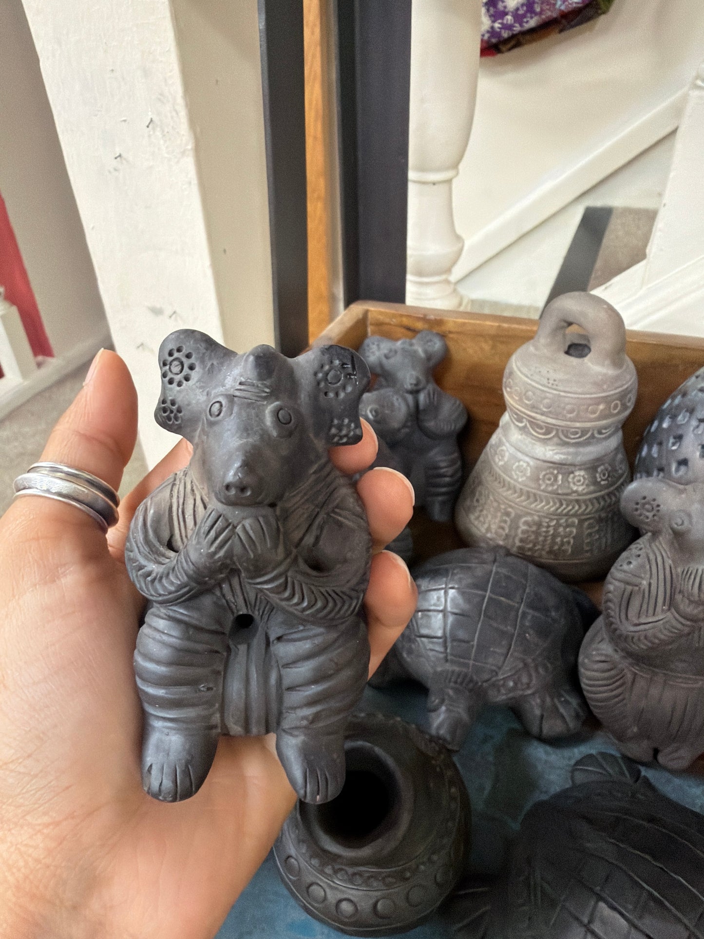 Mouse black pottery